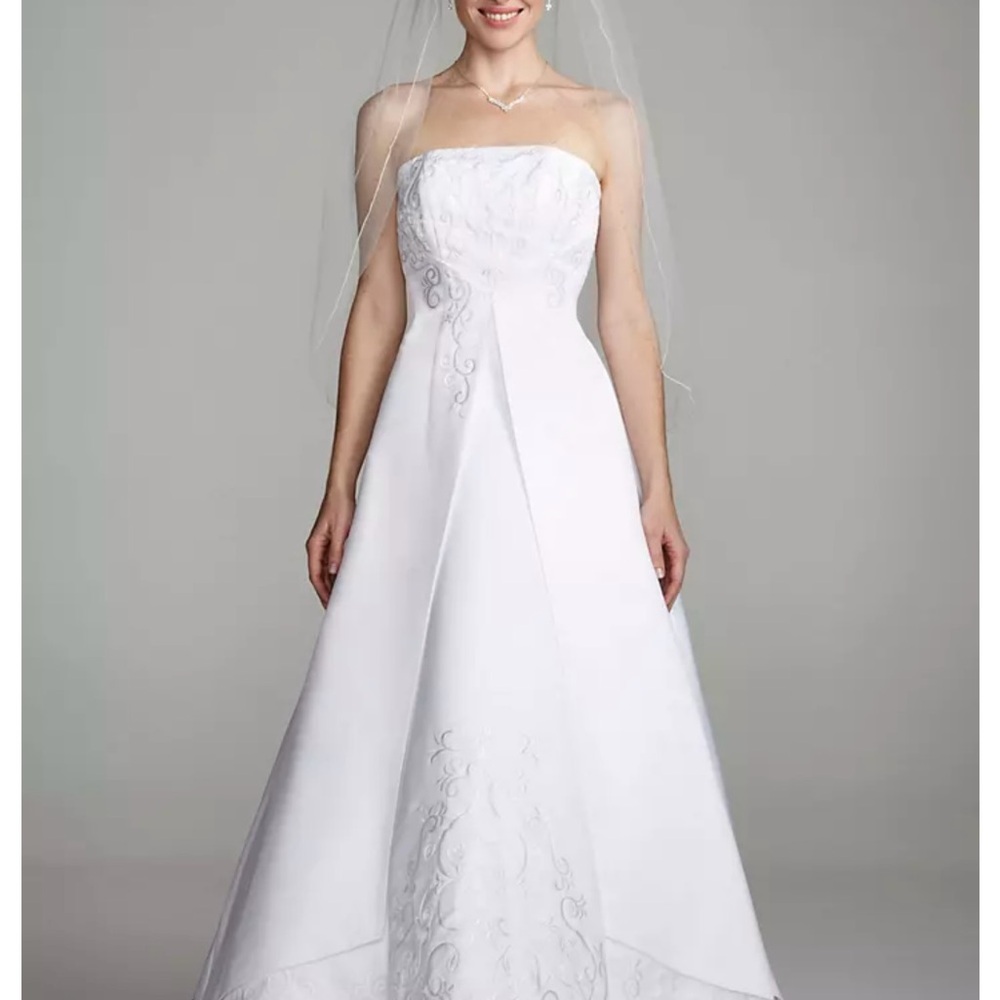 David’s Bridal St Tropez White Pleated Strapless Bridal Gown